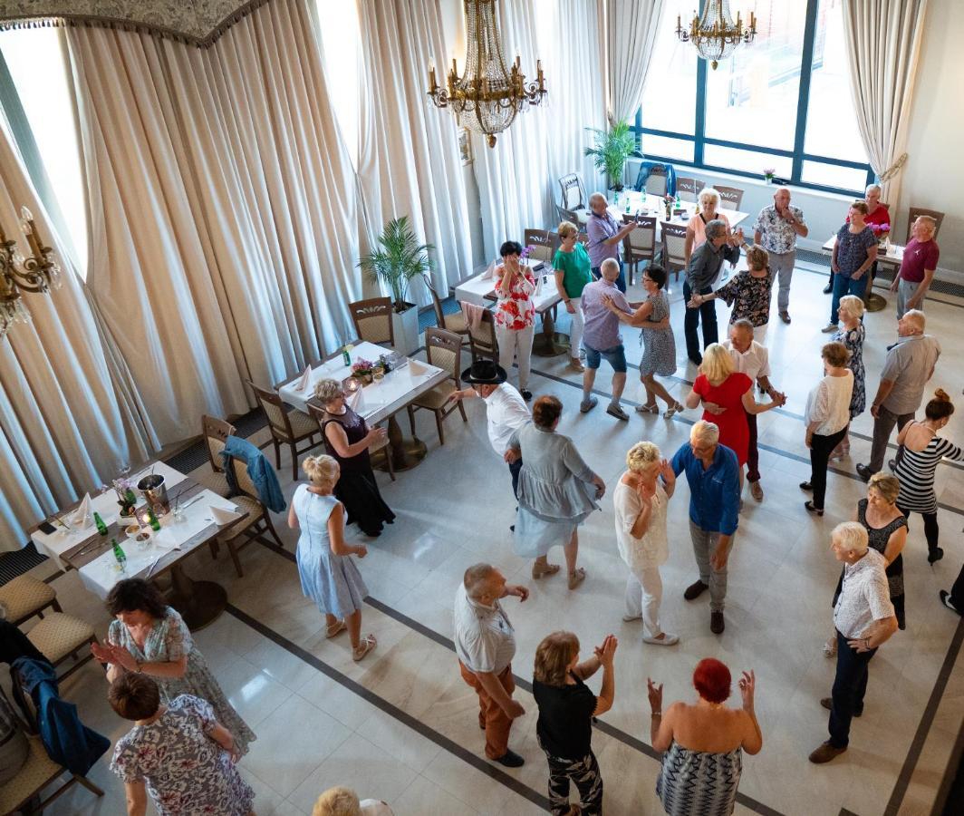Boutique Odyseja & Spa Цехоцинек Екстериор снимка The 2012 opening of the renovated hotel