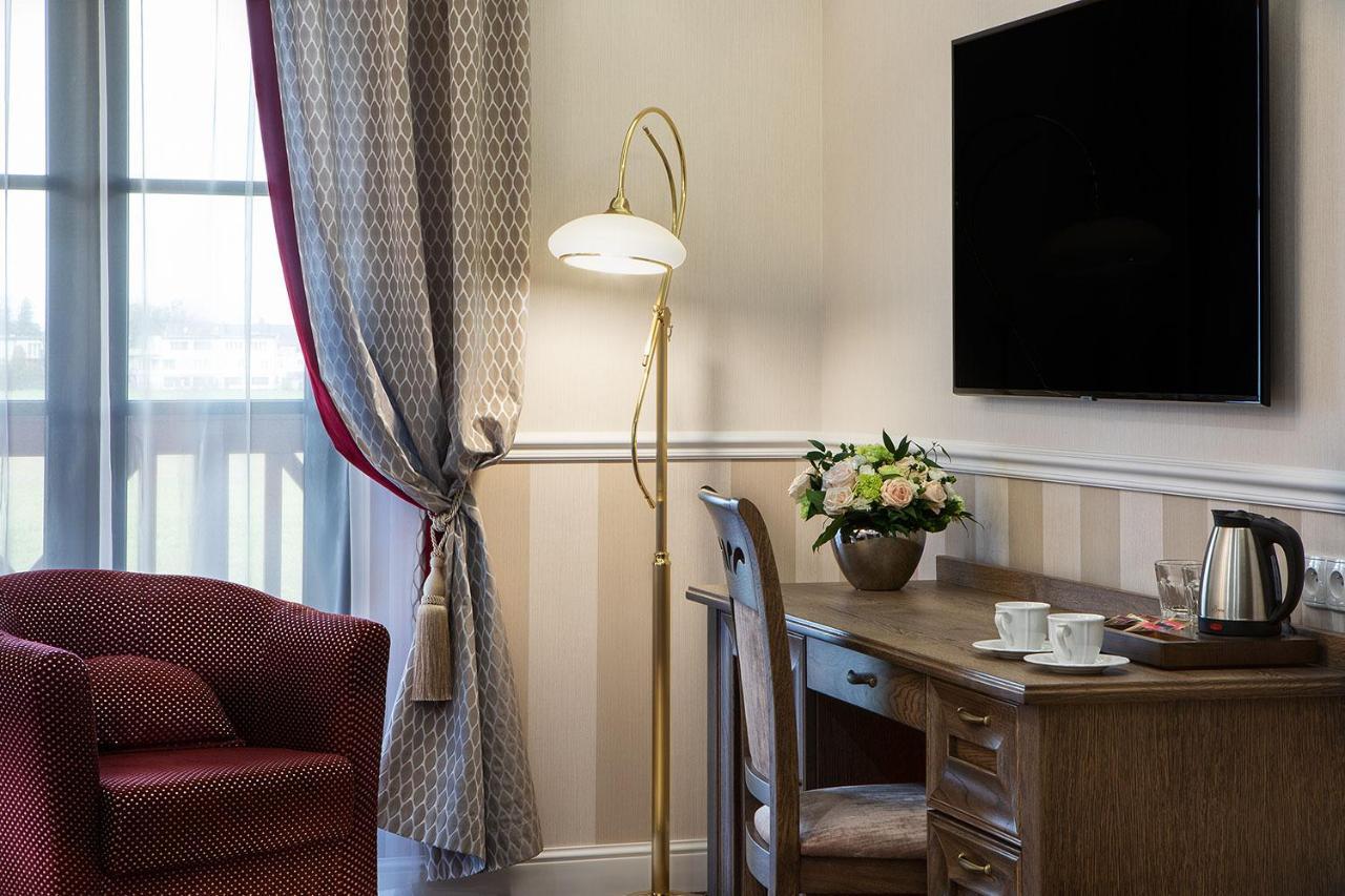 Boutique Odyseja & Spa Цехоцинек Екстериор снимка A room at the hotel
