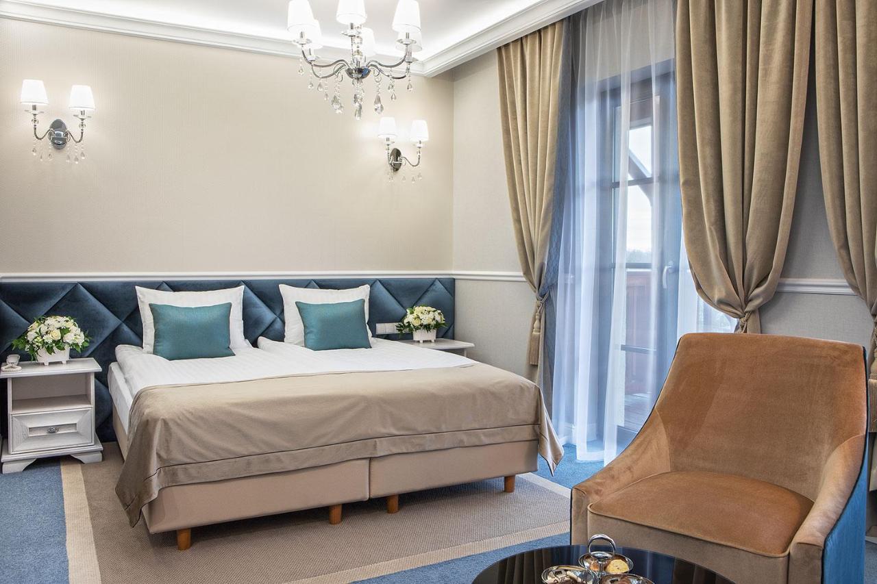 Boutique Odyseja & Spa Цехоцинек Екстериор снимка A room at the hotel