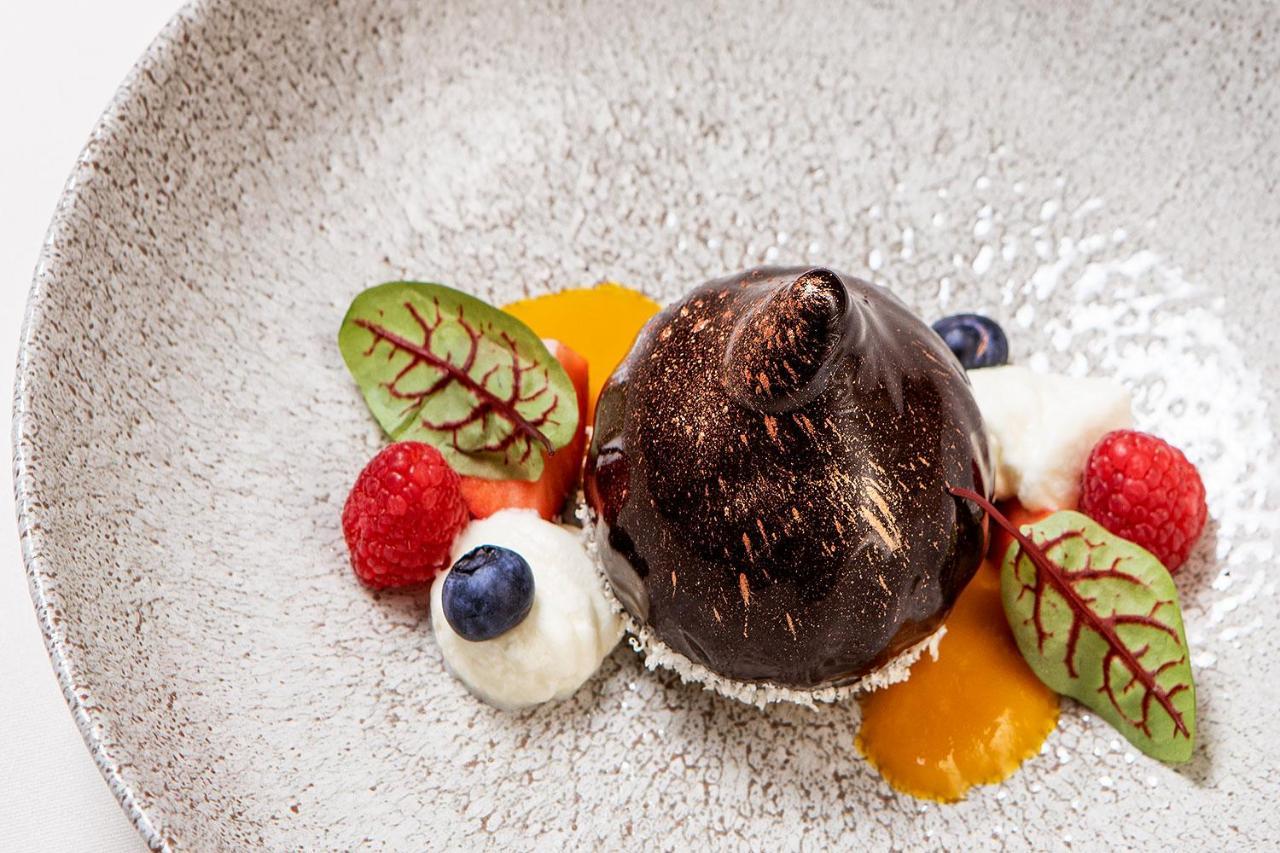 Boutique Odyseja & Spa Цехоцинек Екстериор снимка A chocolate dessert