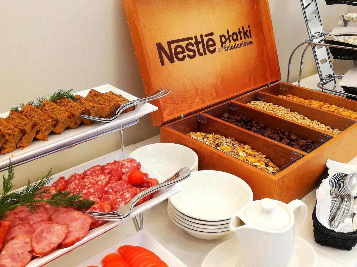 Boutique Odyseja & Spa Цехоцинек Екстериор снимка Nestlé breakfast